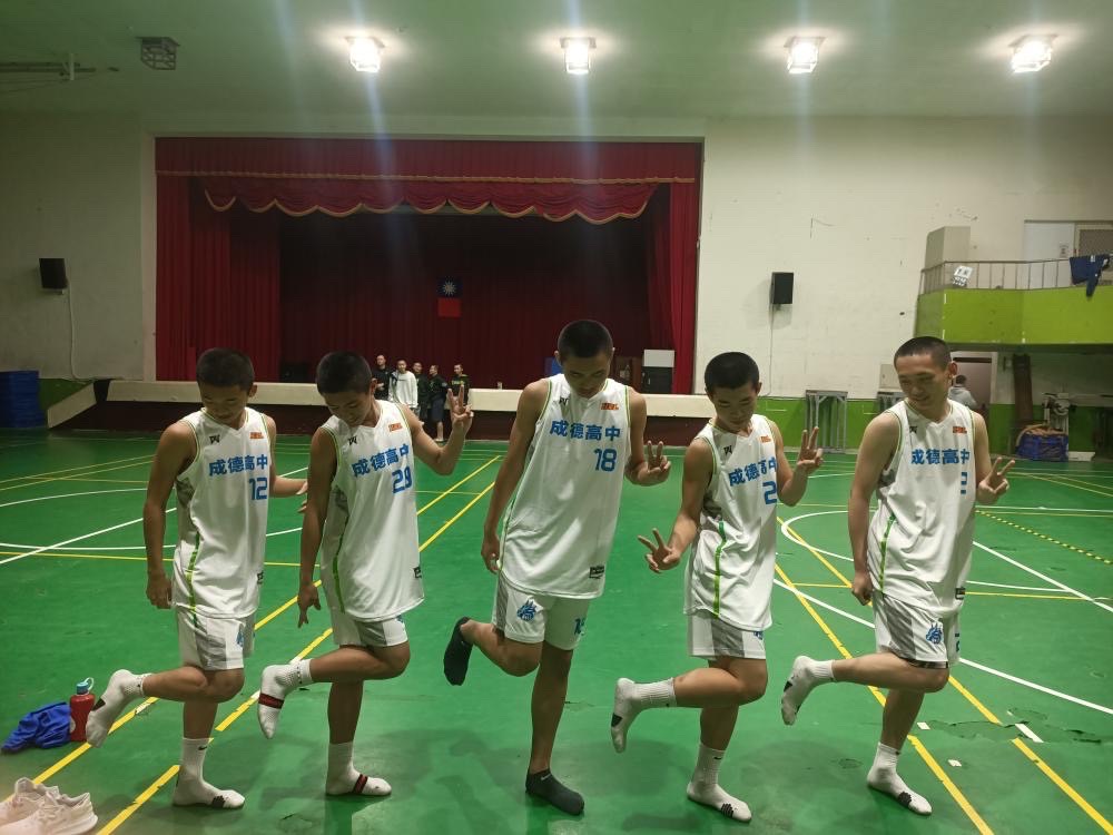 恭喜111學年度畢業高三生!!全部錄取靜宜大學!!